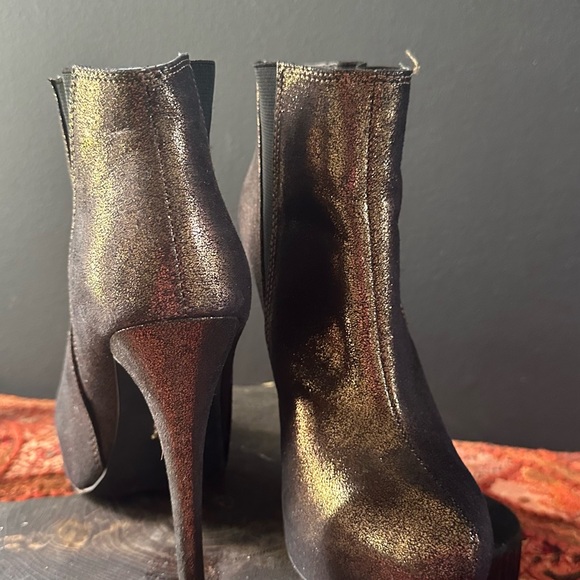 Rock and republic booties metallic like new - Picture 2 of 8